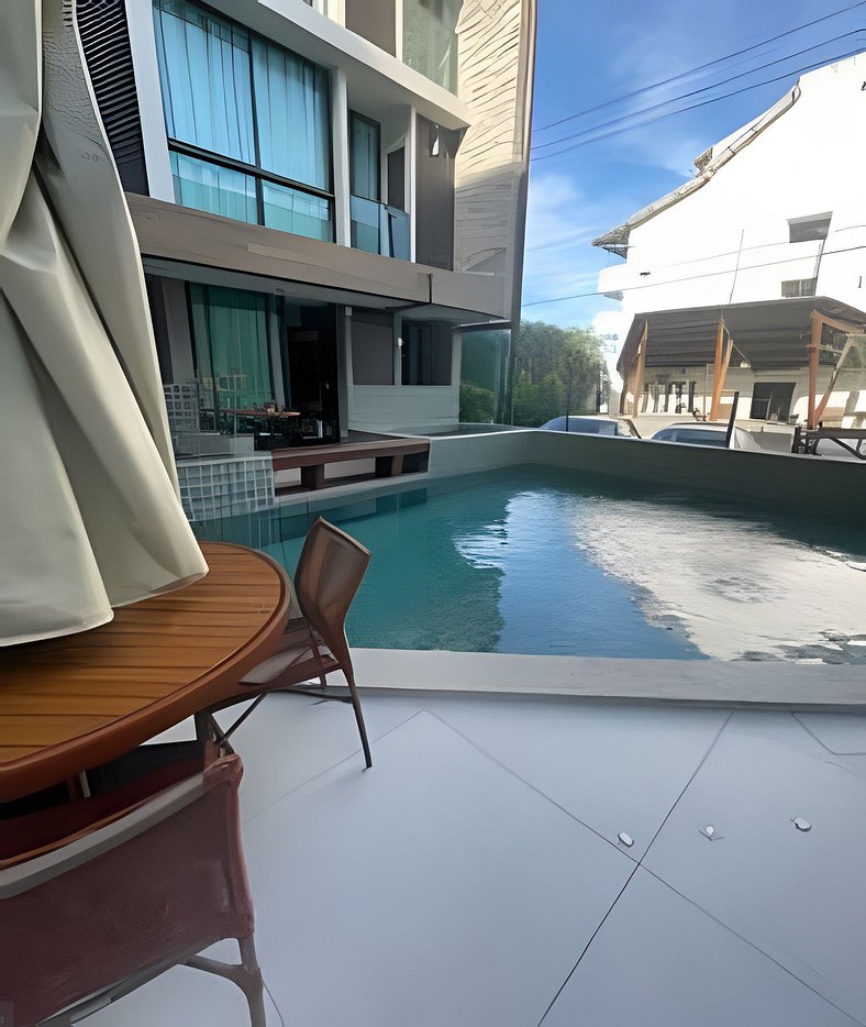 Apartamento térreo com piscina